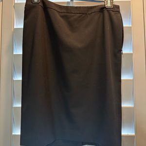Loft Pencil Skirt. Black. 0Petite. Length: 19”. Zipper back.